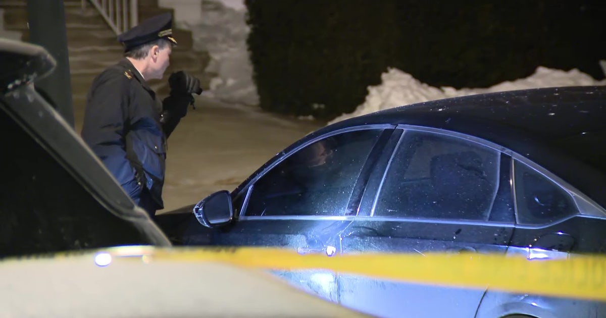 Off-duty sheriff's officer, son shoot suspected car thief outside home in Philadelphia