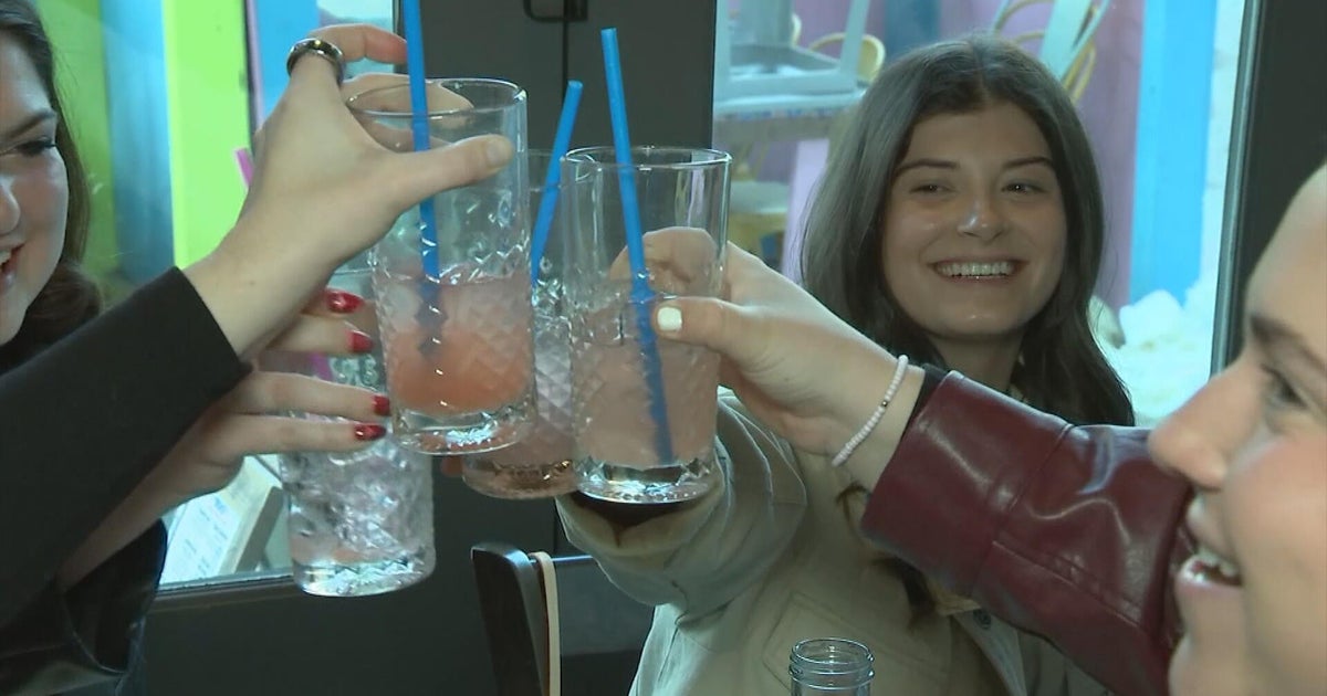 Warm weather in Philadelphia brings boost for businesses and couples