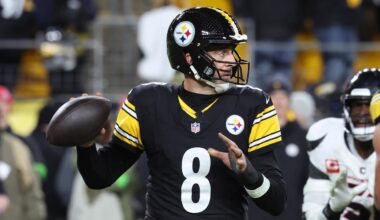 Steelers Predicted to Lose Aaron Rodgers to Dark Horse Team