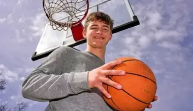 Pittsburgh 8th grader has the last remaining perfect women’s NCAA bracket