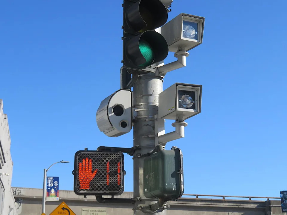 Red light camera at 4th and Harrison, October 2020.