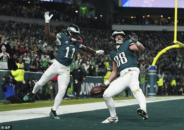 The 31-year-old tight end finished last season with 591 receiving yards and 11 touchdowns