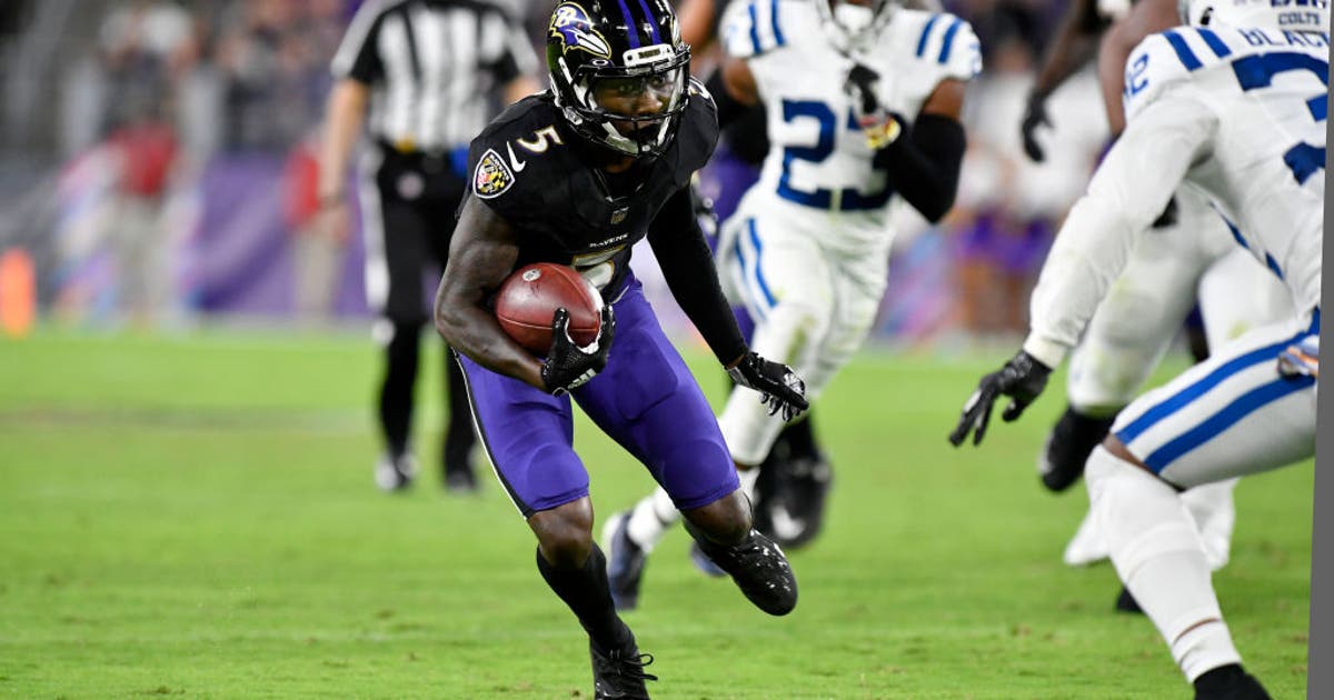 Eagles sign wide receiver Hollywood Brown to 1-year deal