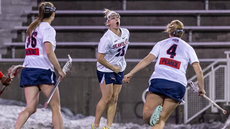 Big Fourth Quarter Lifts Stony Brook Past Drexel in Philadelphia