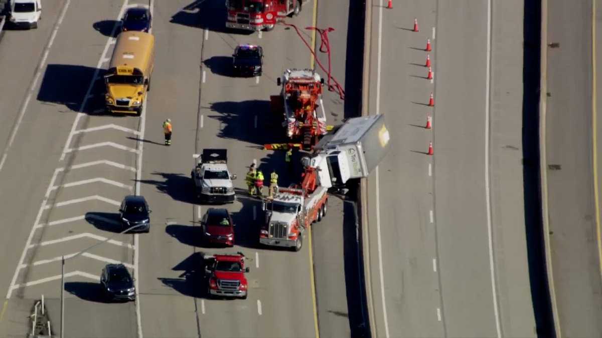 Overturned truck snarls southbound I-279 in Pittsburgh