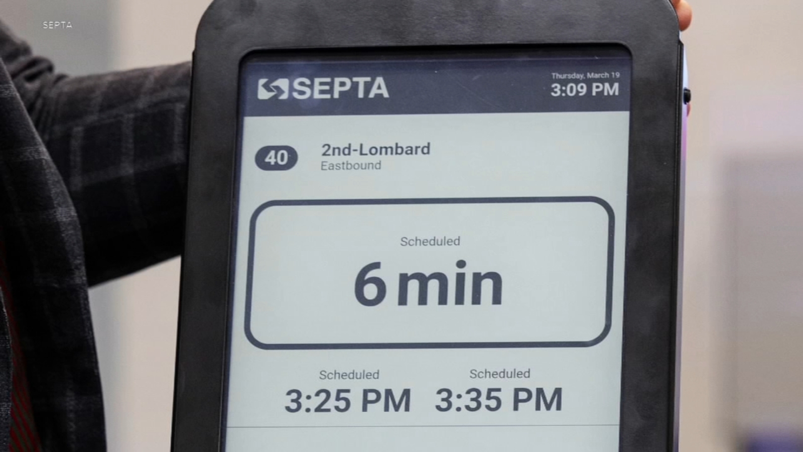 SEPTA pilot program testing real-time arrival displays at select bus, trolley stops across Philadelphia