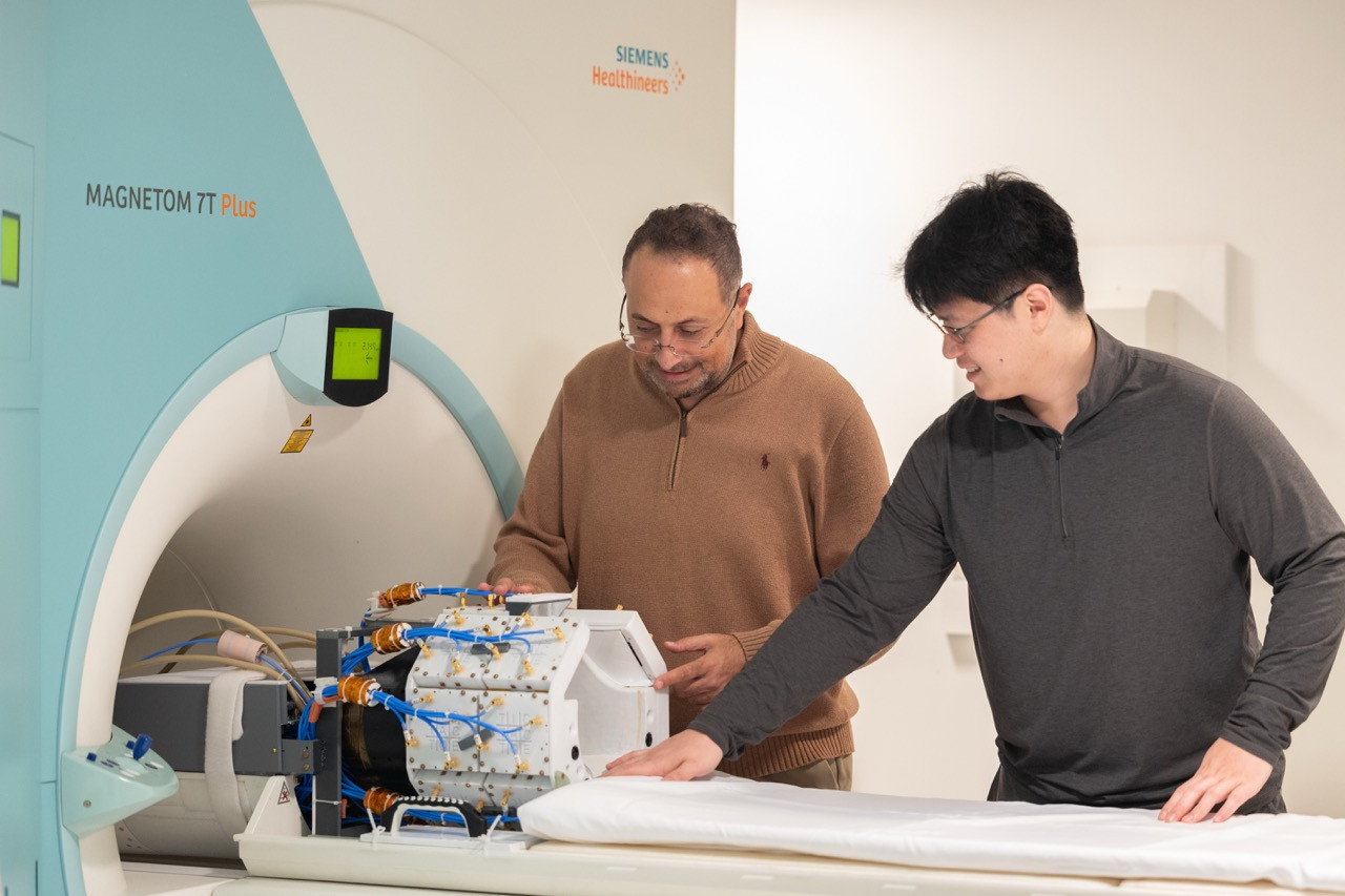 High field imaging with an ultra-high impact