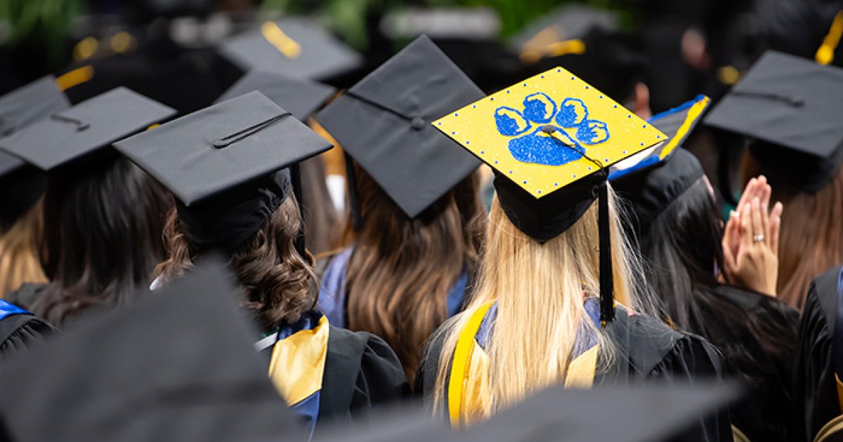 Sign up to lend a hand at Pitt’s spring commencement on May 3