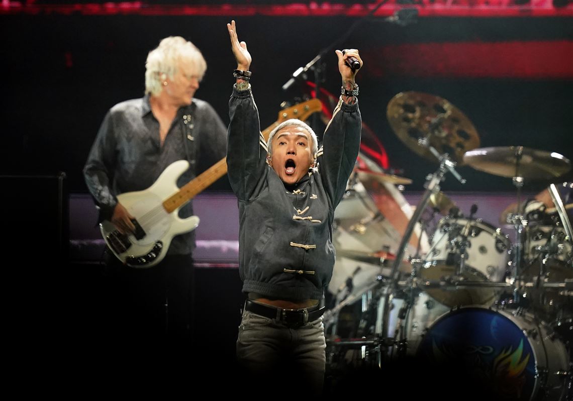 Journey soars, shreds and stumbles on its Final Frontier Tour