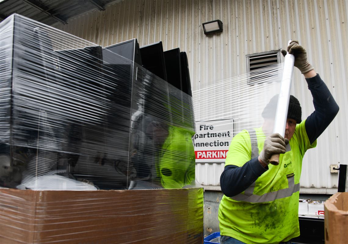 Pittsburgh residents turn out for drive-thru e-waste and hazardous waste collection