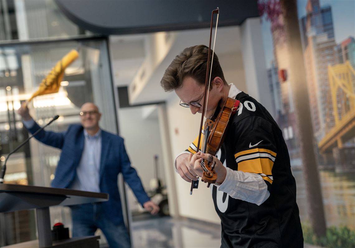 Holographic musicians to greet travelers at Pittsburgh International during NFL Draft