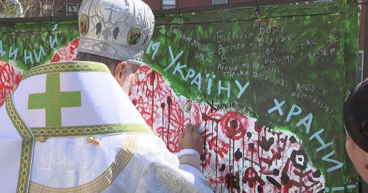 Philadelphia Ukrainian community adds to new 30-meter painting inspired by faith, resilience