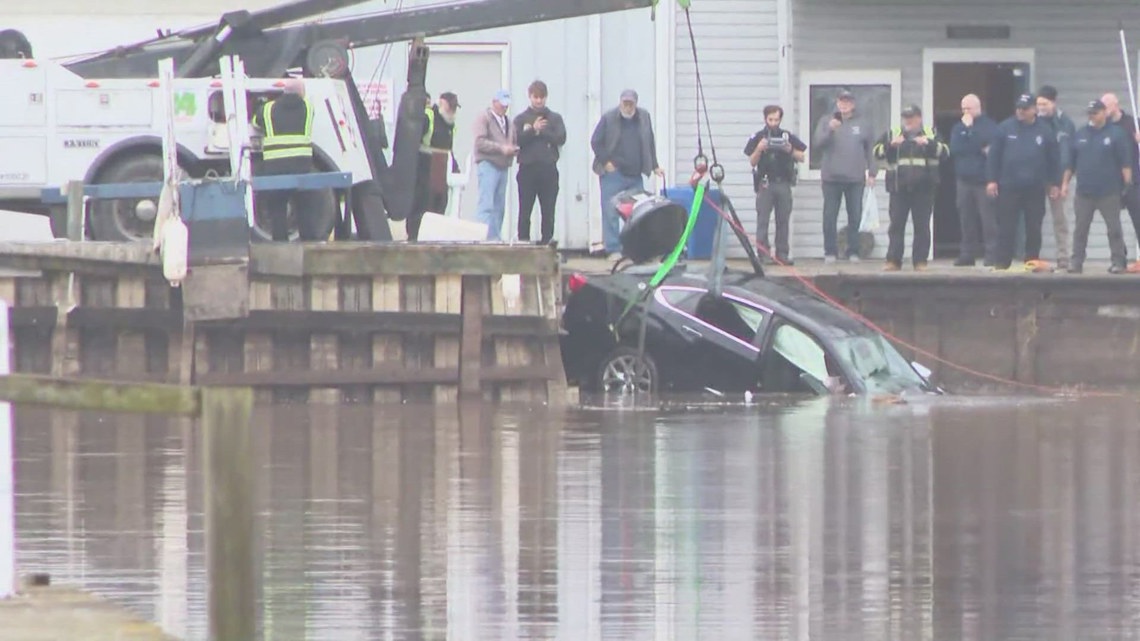 2 bodies found after vehicle goes into Lake Erie near Beaver Park Marina in Lorain