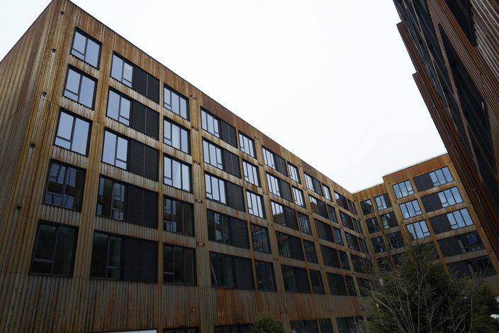 AVE Constitution Exterior