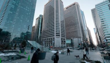 The plan for Centre Square is to retain enough office space to house the remaining tenants, add between 250 and 500 apartments spread between the building’s two towers, and build 300 luxury hotel rooms on the upper floors of the east tower, facing City Hall.