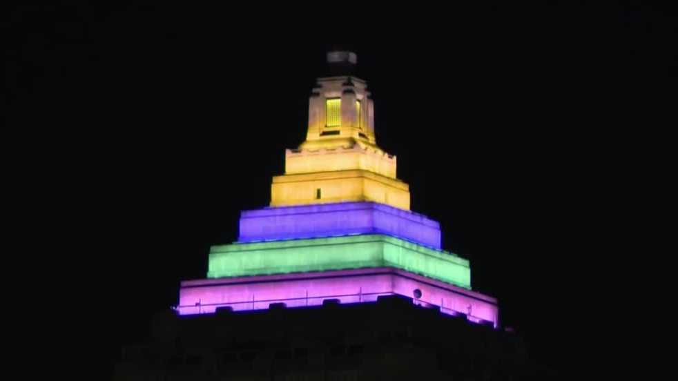 Man admits to climbing Pittsburgh's Gulf Tower, returning to retrieve hoodie