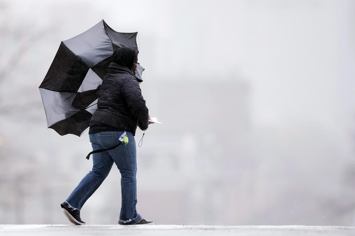 Strong winds induce weather and Lake Erie shoreline advisories in Windsor-Essex