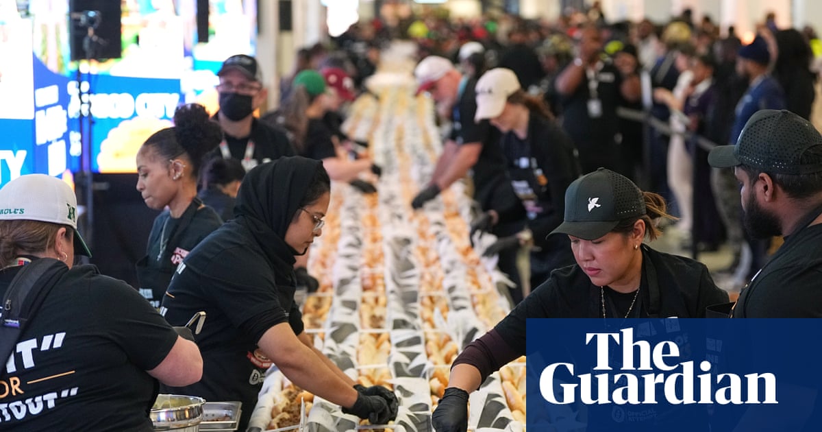 Philadelphia airport sets world record for longest line of cheesesteaks | Philadelphia