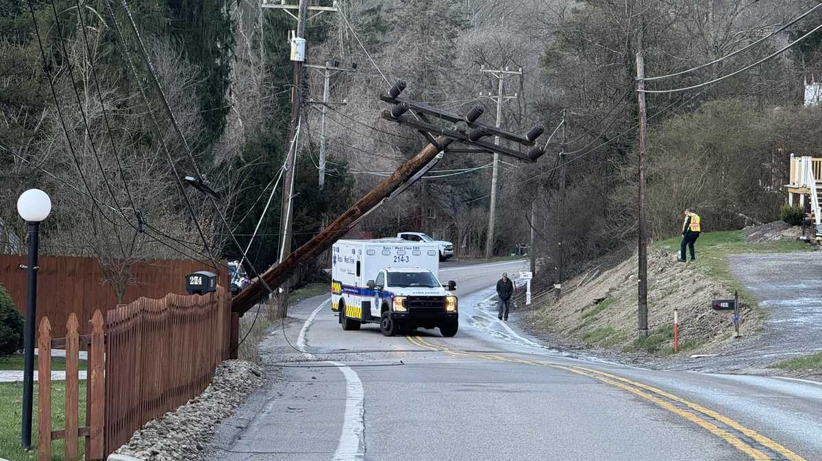 Sewickley Oakmont Road closed after vehicle crashes into pole