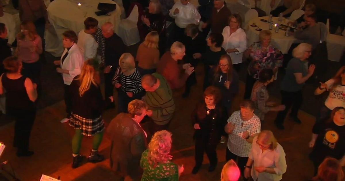 'We come together': Benefit concert helps raise funds for those displaced by Hotel Hampton fire | Easton Area