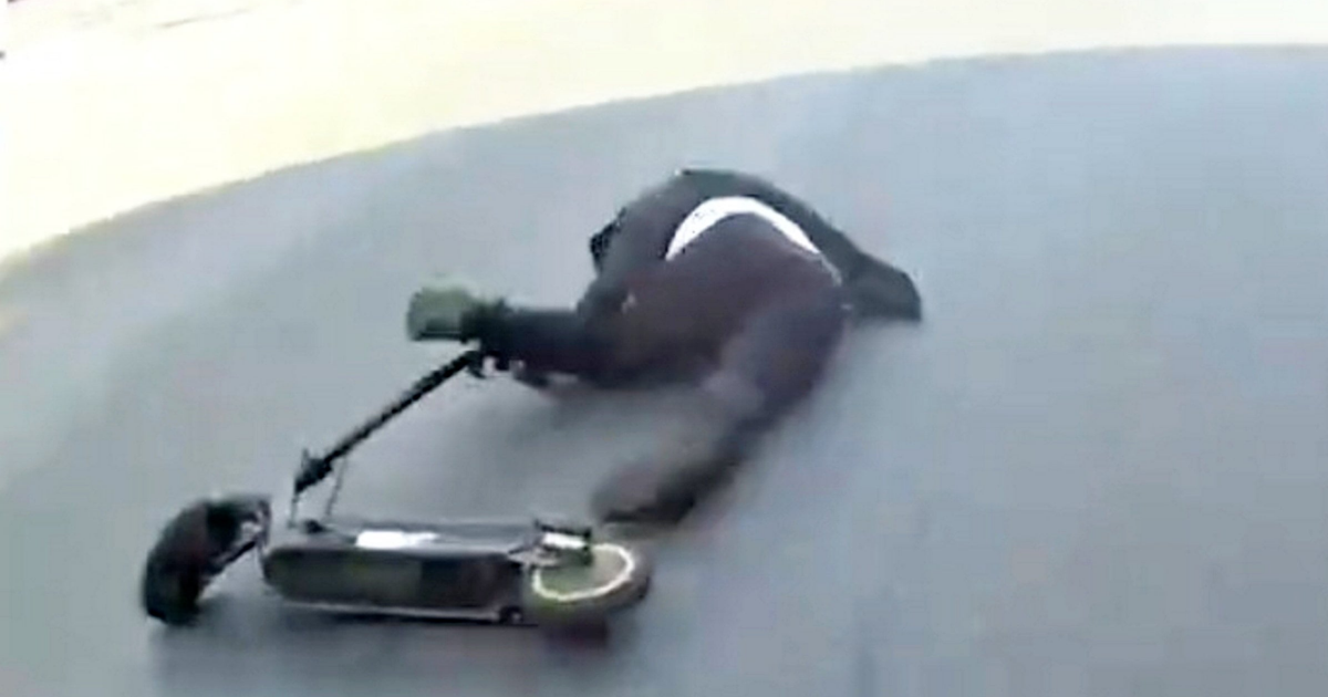 Cops’ slow-speed chase to catch alleged drug dealer on e-scooter | National