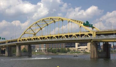 1 injured, 2 facing charges after wrong-way crash on Fort Duquesne Bridge