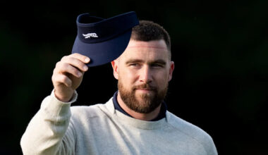 Travis Kelce seemingly now has three otters at the Philadelphia Zoo