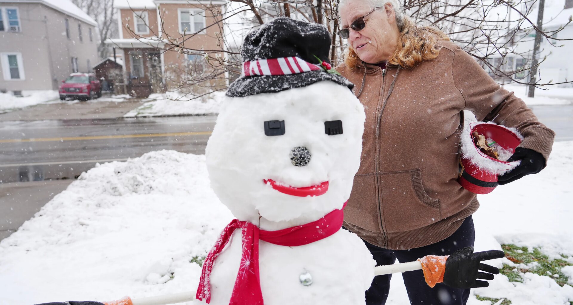 How much snow has Erie recorded for the 2025-2026 season?