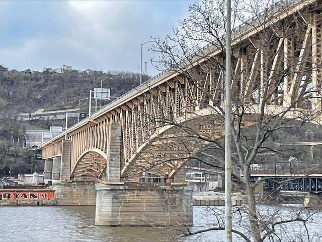 Woman dies in 3-vehicle crash on Liberty Bridge
