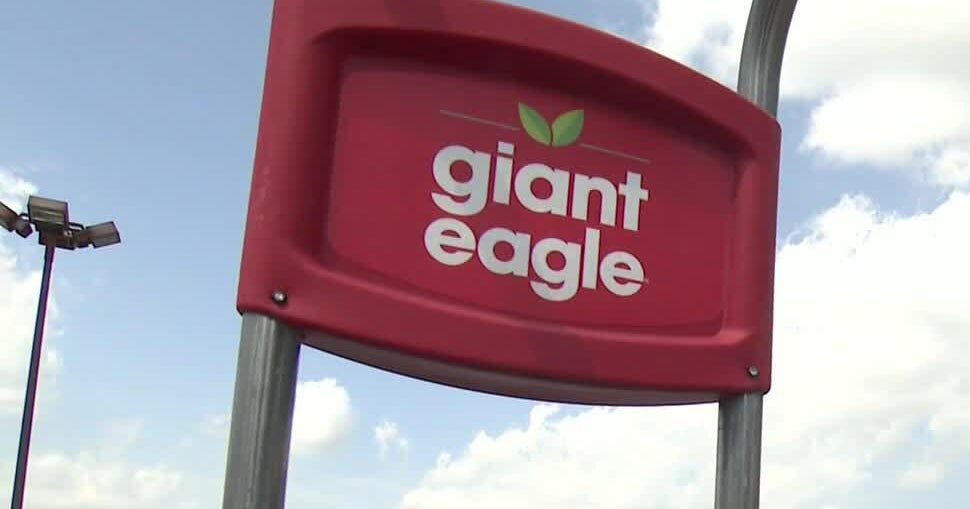 Naked woman attacks people in Pittsburgh-area Giant Eagle, police say