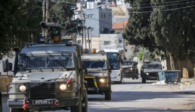 Settlers gather at junctions south of Nablus and Bethlehem, obstructing Palestinian movement – Middle East Monitor