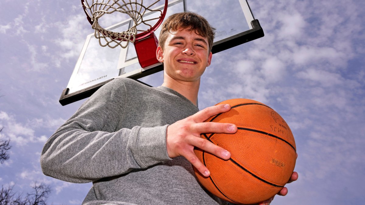 Eighth grader is all alone with perfect women’s NCAA bracket – NBC10 Philadelphia