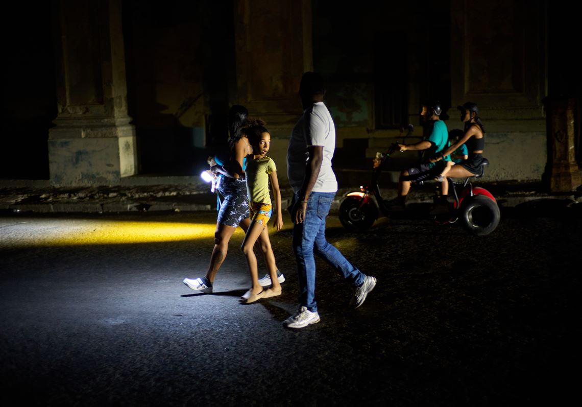 Cuba begins to restore power after nationwide grid collapse