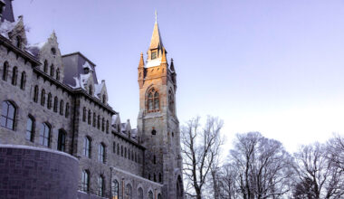 Congressional candidate Ryan Crosswell speaks with students about campaign