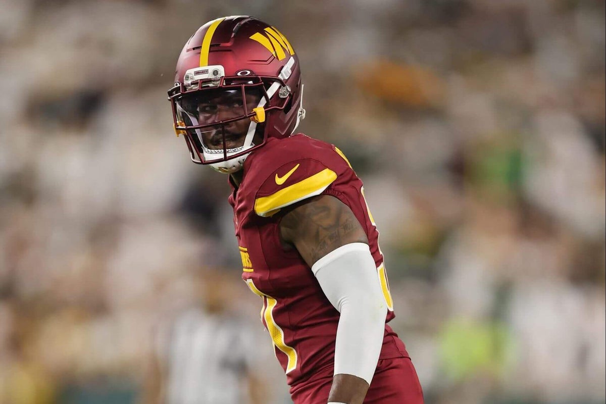 Fly, Eagle Fly: Jonathan Jones flies himself to Philadelphia to sign contract