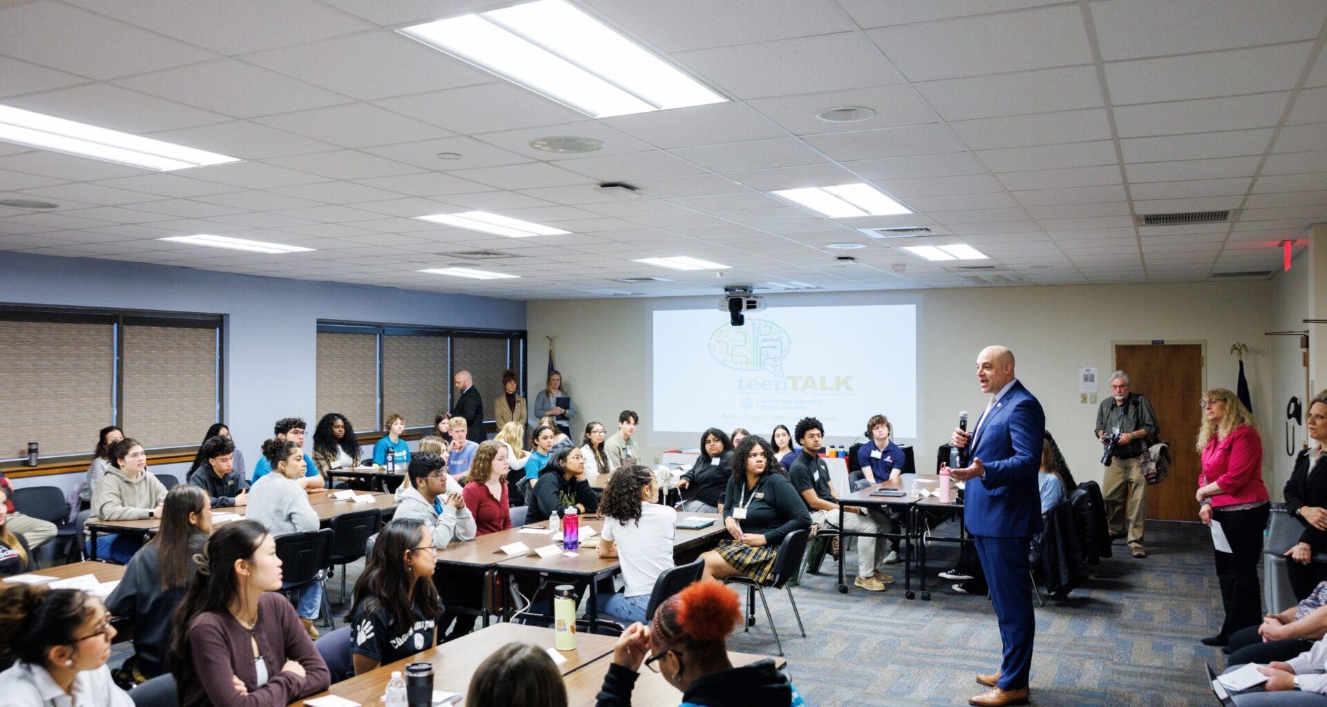 Attorney General Sunday meets with students for discussion on social media’s impact on mental health