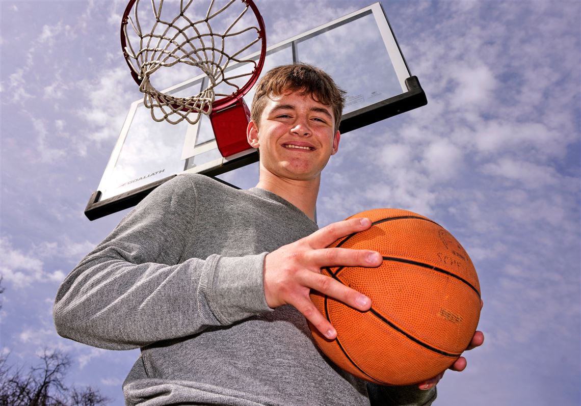 March Madness: An eighth grader from Pittsburgh is all alone with a perfect women's NCAA bracket