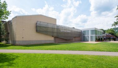 Think pink: The National Aviary hosts Flamingo Fest