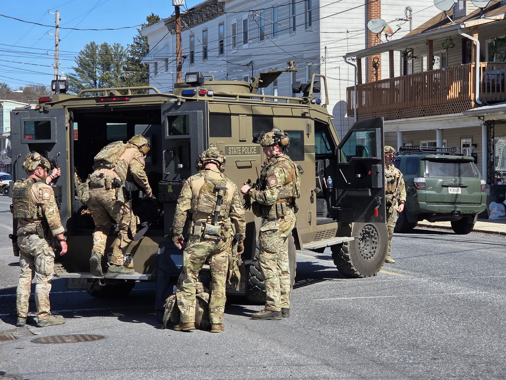 The PSP Special Emergency Response Team arrives at the scene...