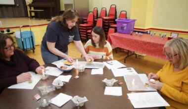 Peckville native teaches Ukrainian art of pysanky