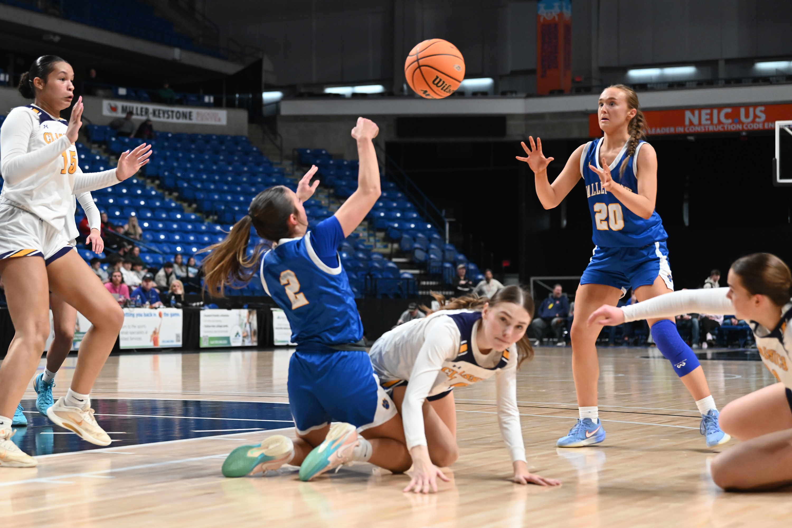 Valley View’s Mady Minelli passes the ball to teammate Ava...