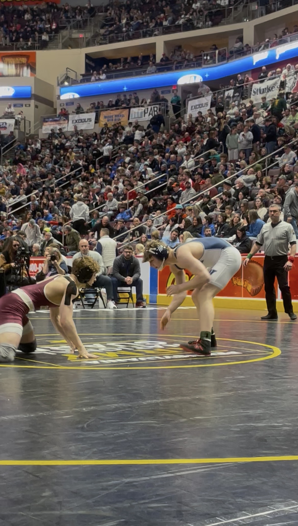 West Scranton’s Tommy Schechterly, right, wrestles Oxford’s Jon Smith in...