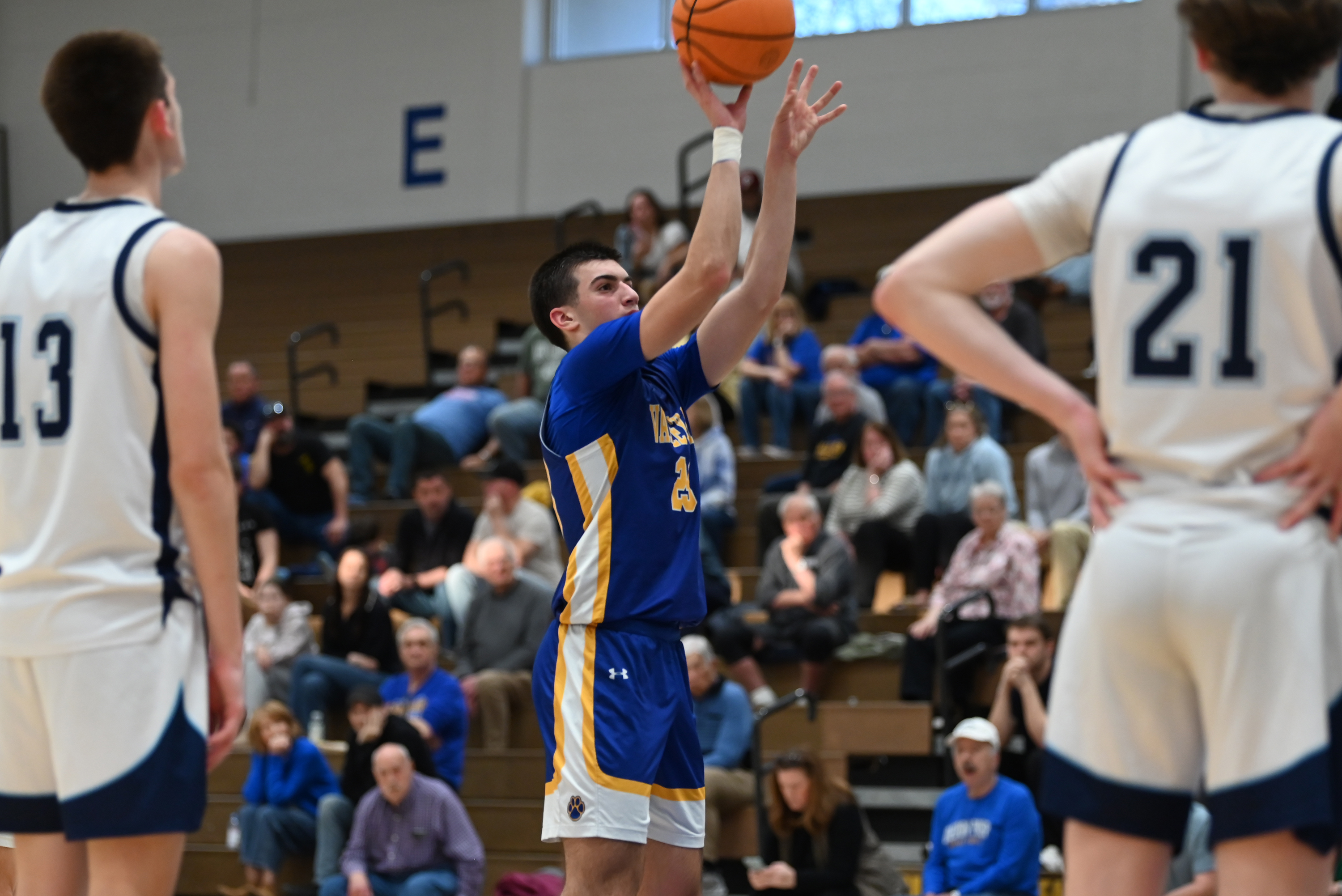 Valley View’s Cash Roe takes a free throw shot during...