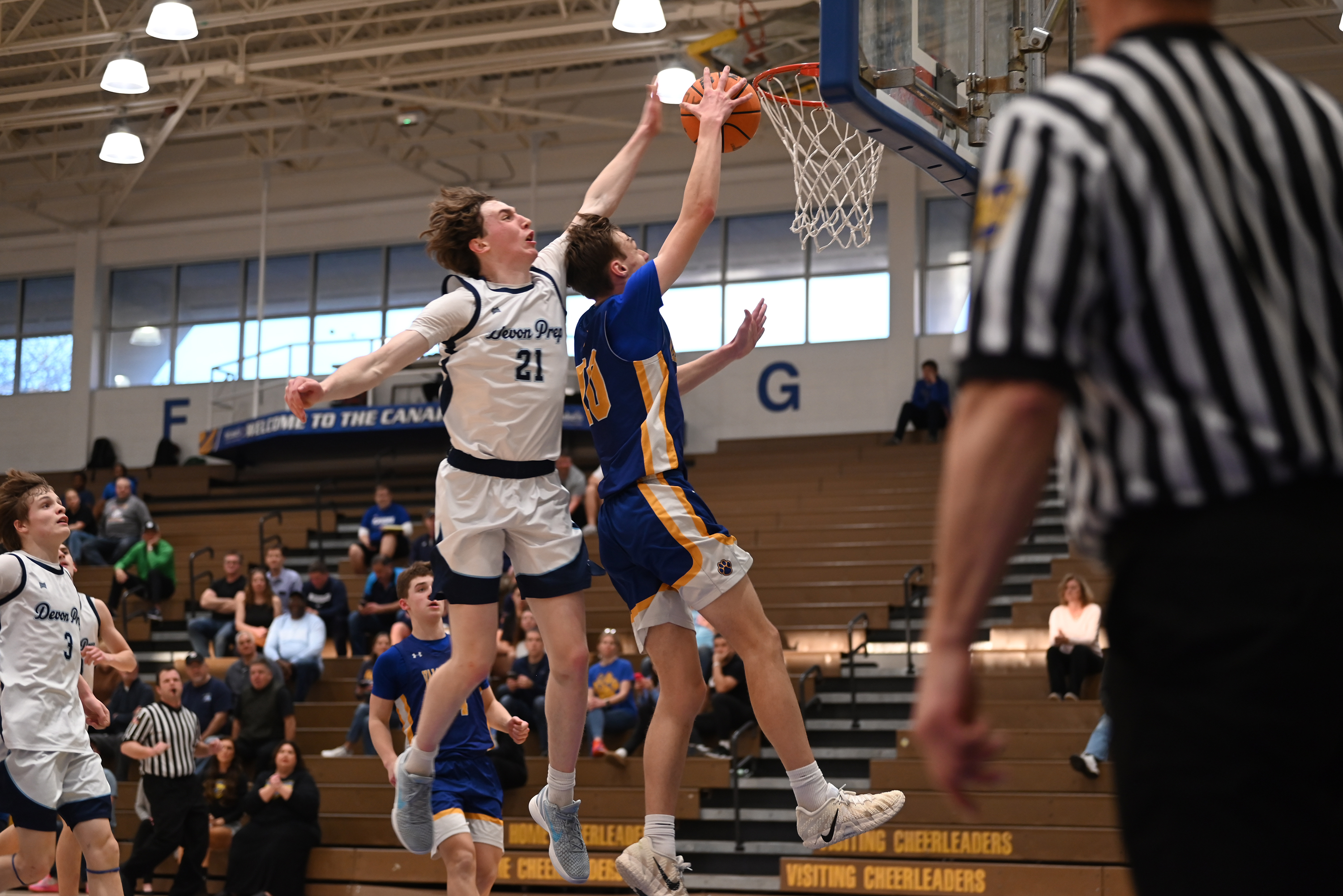 Devon Prep’s John Doogan defends Valley View’s Noah Symuleski during...