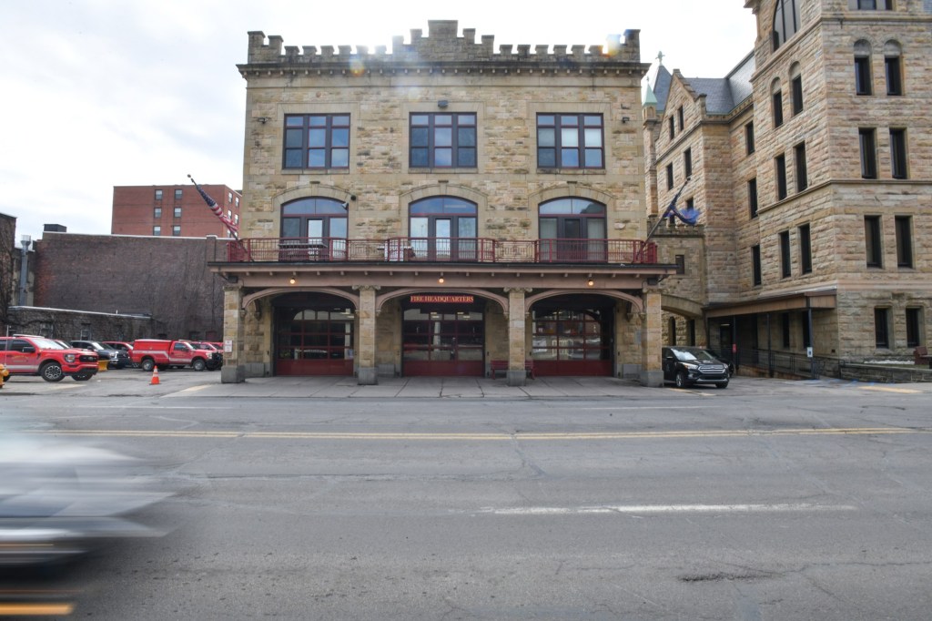 Five displaced, firefighter injured in Scranton blaze