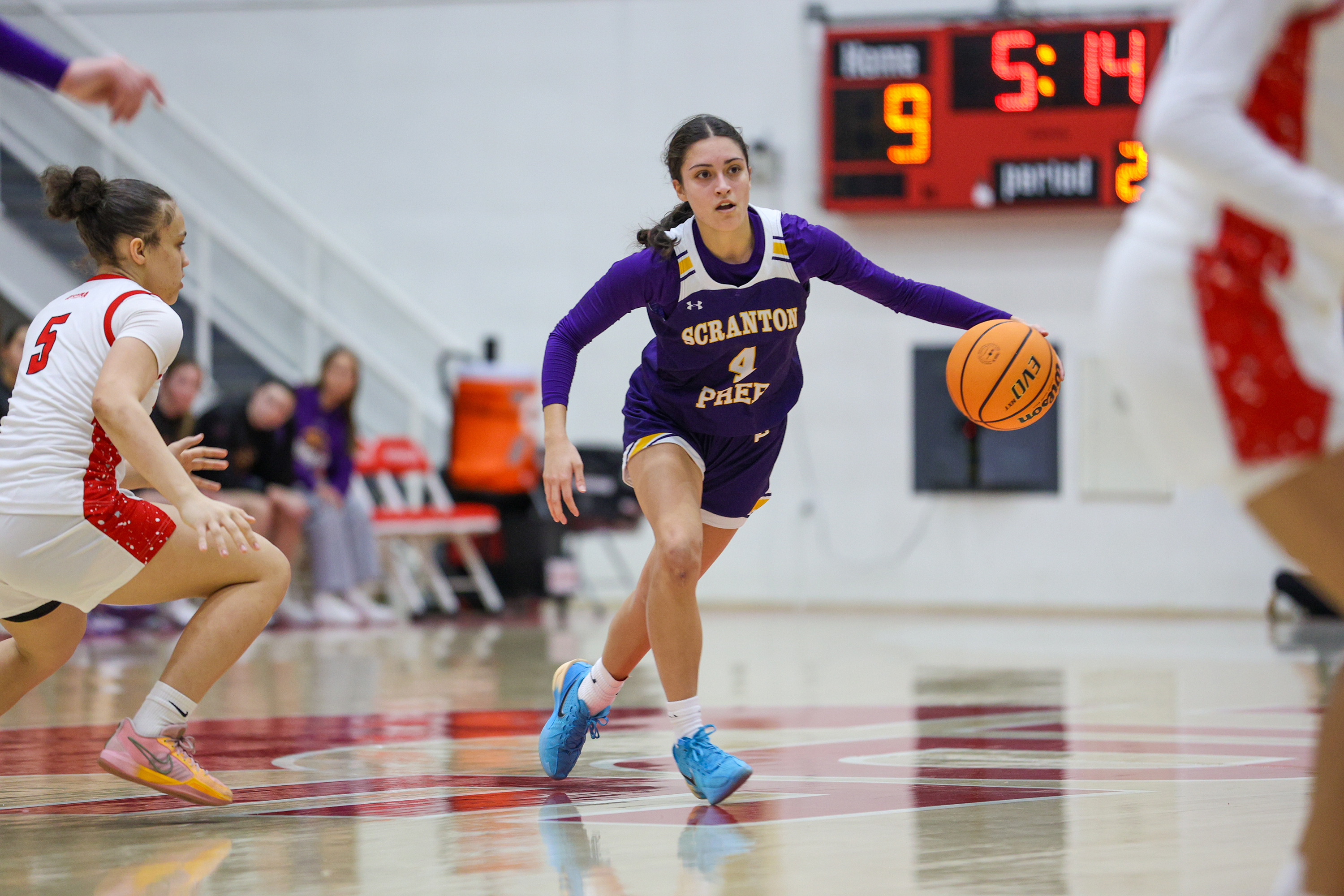 Scranton Prep’s Ava Fenton (4) takes the ball down the...