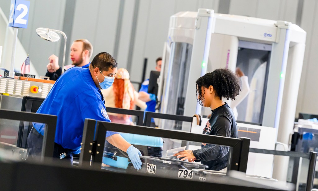 Allentown airport reports few checkpoint delays during TSA shutdown