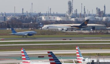 Secret Service agent accidentally shoots himself in leg at Philadelphia airport