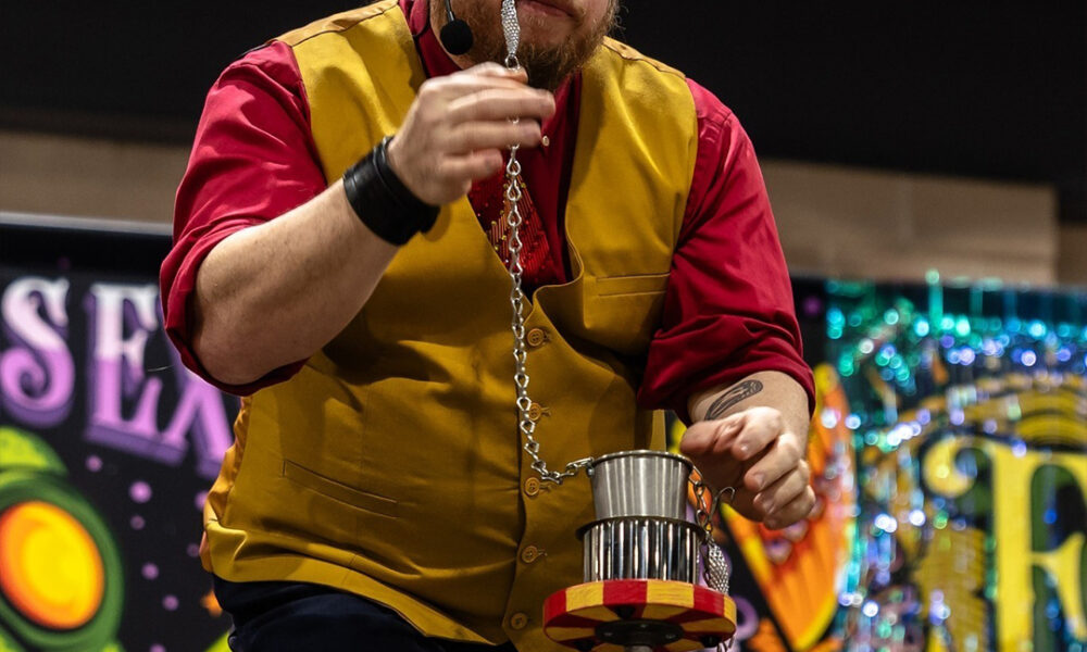 World Oddities Expo Returns With a Weekend of Unique Art, Preserved Specimens, Taxidermy Classes, Contortionists, and More