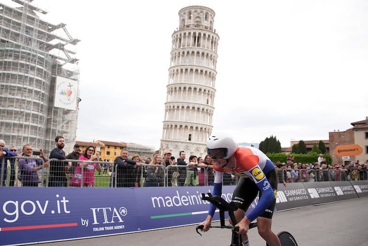 Dutch rider Daan Hoole pedals past the Pisa's leaning Tower during the 10th stage of the Giro d'Italia cycling race, an individual time trial from Lucca to Pisa, Italy, Tuesday, May 20, 2025. (Marco Alpozzi/LaPresse via AP)